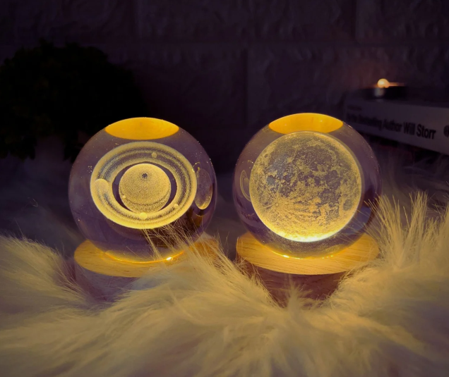 Dekoratif Gezegen Ahşap Altlıklı Işıklı Cam Küre